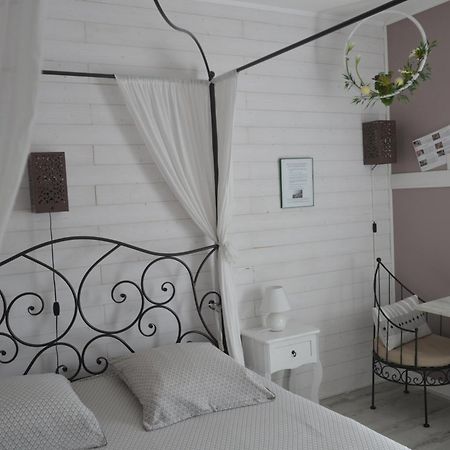Au Coeur Du Bien Etre, Chambre D'Hotes Avec Piscine Chauffee Et Couverte, Spa, Sauna, Massages Monteaux Buitenkant foto