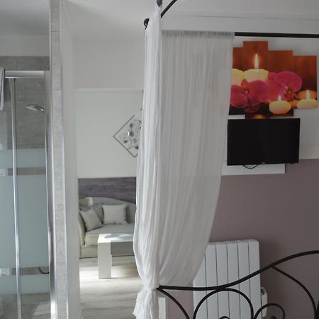 Au Coeur Du Bien Etre, Chambre D'Hotes Avec Piscine Chauffee Et Couverte, Spa, Sauna, Massages Monteaux Buitenkant foto