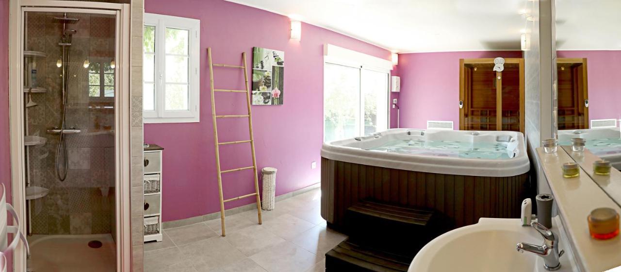Au Coeur Du Bien Etre, Chambre D'Hotes Avec Piscine Chauffee Et Couverte, Spa, Sauna, Massages Monteaux Buitenkant foto