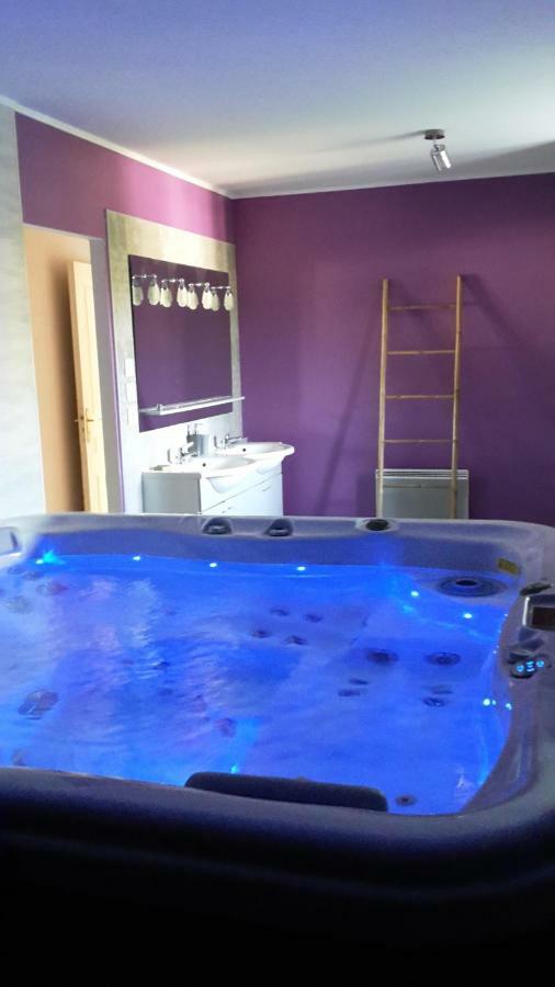 Au Coeur Du Bien Etre, Chambre D'Hotes Avec Piscine Chauffee Et Couverte, Spa, Sauna, Massages Monteaux Buitenkant foto